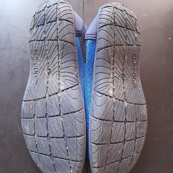 Protect your feet on the hot sand or rocky beaches with these Speedo water shoes - Picture 3 of 3